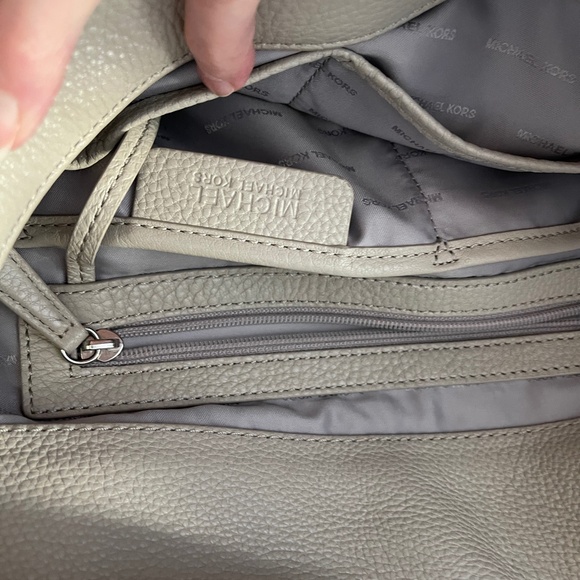 Michael Kors Astor Silver‎ Studded Cement Large leather Hobo - Picture 10 of 12